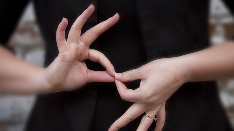 La langue des signes française ou LSF sera enseignée dans le secondaire