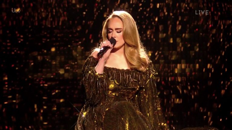 Adele continue de cartonner