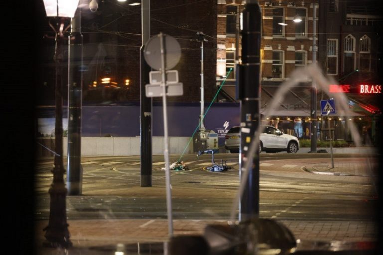 Prise d'otages après le braquage d'un magasin Apple à Amsterdam