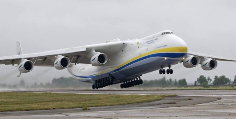 Ukraine : le seul avion An-225 Mriya a été dévasté par l'invasion russe