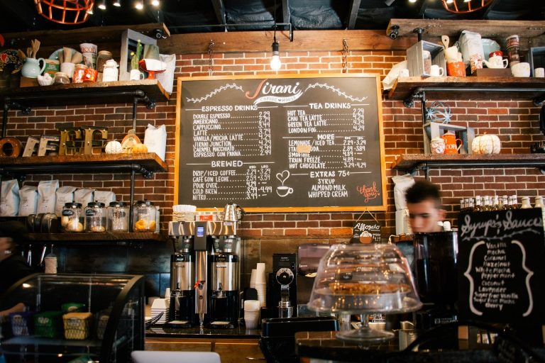 Les cafés parisiens sont moins nombreux