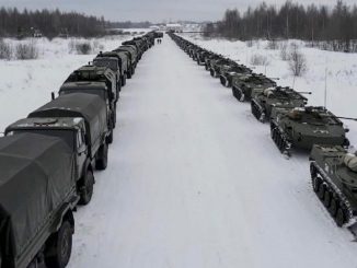 Colonnes motorisées et mécanisées russes se dirigeant vers la frontière ukrainienne