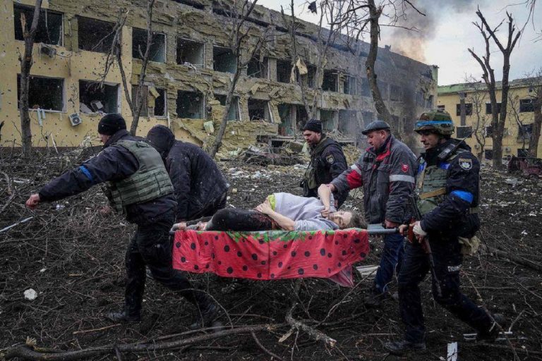 Une femme enceinte meurt après un bombardement sur Marioupol