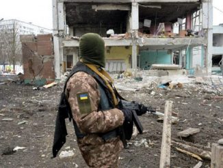Ukraine, le théâtre de Mariupol est bombardé. Zelensky : "Des négociations difficiles"