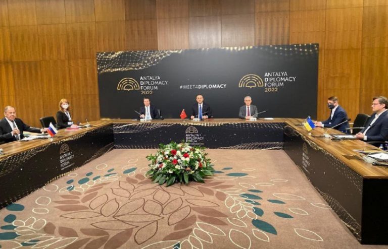 Négociations entre les dirigeants de Kiev et de Moscou en Turquie